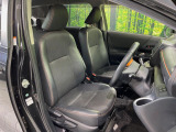 運転席シート廻りは使用感も少なく、良好な状態となっています。前オーナー様が丁寧に使っていたことがよくわかりますね。
