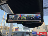 ☆インテリジェントルームミラー☆を装備してます。必要に応じてカメラとミラーが切り替え出来ます。後席など人や荷物で後ろが見えにくい時もしっかり後方確認が出来ます。