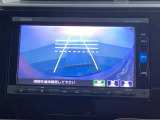 バックでの車庫入れも安心です! リアカメラが付いているバックモニター付のナビを装備しております。操作線もついており距離感も画面から確認できます。