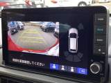 バックモニター装備。画面にて後方の確認が行えるので、バック駐車や車庫入れの際には重宝します。車の運転に慣れない方でも安心のガイドライン表示機能付。