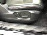 運転席10Wayパワーシート&ドライビングポジションメモリー機能(シート位置・アクティブドライビングディスプレイ・ドアミラー角度)