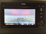 【バックカメラ】運転が苦手な方も車庫入れラクラクです!ギアをリバースに入れれば自動的に切り換わりますので、面倒な操作は不要です♪狭い駐車場もお車を傷つけず安心ですね!