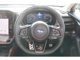 ステアリングも小さめで操作性良好♪パドルシフト標準装備♪テクニカルな走りにも期待です♪ステアリングリモコン・プッシュスタート&キーレスアクセス・クルコン・Siドライブも装備♪メーターがイイ!