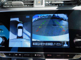 アラウンドビューモニター クルマを上空から見下ろしているかのように、視認しにくい周囲の情報を映像で提供します。クルマをスムーズに駐車させる事ができます。