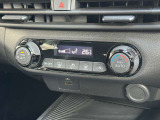 エアコンはオートエアコンです(^-^)温度調節も細かくできるので車内を快適な温度にできますよ(*^^*)人気の装備です☆