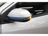 対向車からの視認性も高いサイドターンランプ付きドアミラー。