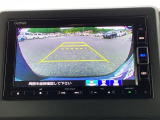 ガイド線表示機能付きのバックカメラで、バックでの車庫入れも安心です。