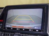 バックモニターも装備しております。バックギアに入れるとナビ画面に車の後方が映し出されます。これで後方確認も安心!