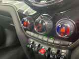 車両の詳細、ご質問につきましては、弊社営業スタッフまでお気軽にご連絡下さいませ。遠方のお客様には実車の詳細画像送信も承ります。お客様からのお問合せをお待ち致しております。