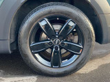 タイヤサイズは前後とも225/55R17