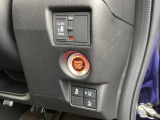 スマートキーシステム搭載ですので、ハンドル横のスイッチを押せば、エンジンスタート!
