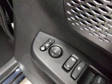 ワンタッチでドアミラーの格納が可能です!狭い車庫や立体駐車場などにオススメ!パワーウィンドも装備