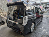 エンジンオイルは汚れ具合に関わらず、全てのお車交換しております。当店のこだわりの1つです。
