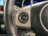 ステアリングにオーディオ操作スイッチが付いています。オーディオ画面に直接タッチしなくても操作が出来ますので、運転に集中できます。