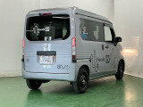 プライバシーガラスが装備されています。外を見るときには気にならずに、後方車両からは車内が見えにくくなってます