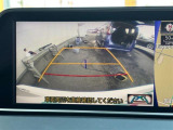 【バックモニター】後ろのカメラの映像をモニターに映し出すことができます!後方の見えない死角や、障害物との距離感をしっかり確認することができます!駐車が苦手な方におすすめです。