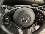 ハンドルにHondaセンシング系のクルーズコントロールやレーンキープアシストなどのスイッチと、オーディオの操作スイッチが装備されています。ハンドルから手を離さず安全に操作できます。