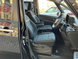 高い天井と広い足元は、普段の運転時はもちろん、長距離ドライブでも快適に運転できます♪プロパイロットで高速道路長距離運転もさらに楽々快適です。