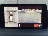 狭い場所での駐車やすれ違いなどでより的確な運転操作に役立つ360&deg;ビューモニターが装備されています。