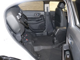 HONDA独自の機構!リアシートはチップアップ(跳ね上げ)することにより背の高い荷物も楽々積み込みすることが可能!!より空間を有効にするためにも大変便利なシートアレンジになります!!