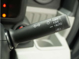 【オートライト】車外の明るさに応じて自動で点灯します。手動で点灯/消灯させることもできます。