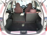 リアシートは6:4分割可倒式を採用しておりますので、乗車人数やお荷物の量に併せてアレンジが可能です♪
