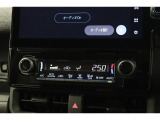 室内を快適温度にするオートエアコン!スイッチもシンプルで操作しやすく、オールシーズン快適なドライブに出かけられますね♪