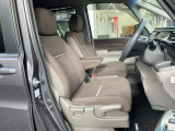 体を包み込む形のシートなので、長時間運転しても疲れません。