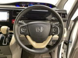 ハンドルにHondaセンシング系のクルーズコントロールやレーンキープアシストなどのスイッチと、オーディオの操作スイッチが装備されています。ハンドルから手を離さず安全に操作できます。