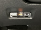 ハンドルの左下にETC2.0がついています。高速道路の料金所の通過も楽々です。 カードの取り出しもしやすい場所についています。