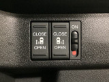 リアドアは乗り降りに便利な両側電動スライドドアです。また運転席に座っていながらスイッチ操作で自在にスライドドアを開け閉めできます。