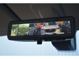 インテリジェントルームミラー搭載で、車の後方に設置されたカメラ映像を映し出してシートバックやヘッドレスト、同乗者に視界が遮られることがなく視認性が非常に良いです