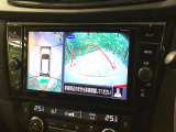 【アラウンドビューモニター】専用のカメラにより、上から見下ろしたような視点で360度クルマの周囲を確認することができます☆死角部分も確認しやすく、狭い場所での切り返しや駐車もスムーズに行えます。