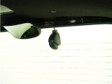 この車にはリアにもドライブレコーダーを装備しております◆映像・音声などを記録する自動車用の装置です。 もしもの事故の際の記録はもちろん、旅行の際の思い出としてドライブの映像を楽しむことができます。