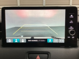 バックでの車庫入れも安心です! リアカメラが付いているバックモニター付のナビを装備しております。操作線もついており距離感も画面から確認できます。