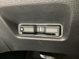ハンドルの左下にETCがついています。高速道路の料金所の通過も楽々です。 カードの取り出しもしやすい場所についています。