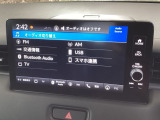 Android AutoとApple CarPlayに対応!お気に入りの、AndroidやiPhoneのアプリを車内ディスプレイに表示し、ハンズフリーでオーディオやナビなどをご利用いただけます。
