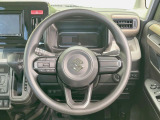 インテリアに合わせたデザインのステアリングは、運転される方のことも考え、運転しやすい形状、大きさです。是非一度、実際に触ってお確かめください。