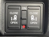 【両側パワースライドドア】スマートキーや運転席のスイッチで後席両側スライドドアの開閉が可能♪電動だから力を入れてドアを開ける必要が無く、小さなお子様でも簡単に開け閉めでき快適です♪
