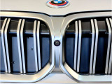 【キドニーグリル】BMWは約90年もの間、ほぼ全ての車両にひと目でBMWだと分かるこの特徴的なフロントグリルが備えられ、デザイン・アイコンとして親しまれてきました。