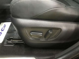 パワーシート搭載。微妙な調整が手軽にでき、最適なポジションで運転することが可能です。