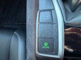 ECONのスイッチがついています。エコモードにすれば、運転の仕方によるロスを抑え込み、燃費良く走行できるように各部を制御します。