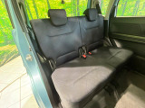 後部座席も気になるようなキズ・汚れやへたり等、大きなダメージはなく、良好な状態です。