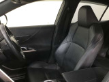 高いホールド性で運転姿勢が安定します。長距離ドライブでも疲れにくいのが魅力です。快適なドライビングライフをお送りください♪
