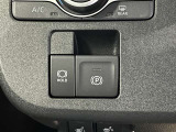 ブレーキを踏んで停車するとブレーキ状態が保持される便利なブレーキホールド付き!