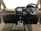 【前方視界】開放的な前方視界!運転がしやすく疲れにくいです♪窓が大きく、見通しがとっても良いおクルマですよ♪