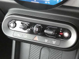 エンジンスタート/ストップのトグルスイッチやエアコンのボタンなどは、センターパネルに集約されています!