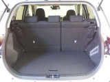 ラゲージルームだって広々です!シートを倒して更にお荷物積めちゃいます♪