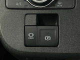 ブレーキを踏んで停車するとブレーキ状態が保持される便利なブレーキホールド付き!