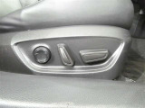 運転席電動シートは、シートポジションを細かく調整できるので長時間の運転もリラックスできますね。